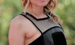 ديان كروجر تكرم بجائزة العين الذهبية في الألمانيا