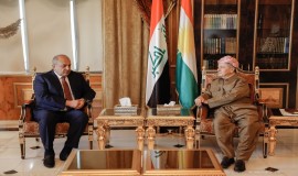 رئيس الحزب الديمقراطي الكردستاني مسعود بارزاني يلتقي وزير الدفاع ثابت العباسي لبحث سبل التعاون المشترك بين المركز والإقليم للقضاء على الفلول الإرهابية.