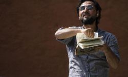 سلوان موميكا يحرق نسخة القرآن الكريم أمام البرلمان السويدي