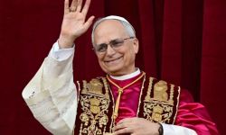حساب على "إكس" منسوب لبابا الفاتيكان الجديد ينتقد سياسة ترامب