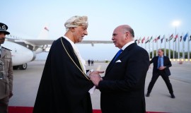 نائب رئيس الوزراء العماني يصل إلى بغداد للمشاركة في القمة العربية
