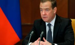 ميدفيديف بعد هجوم الكرملين  : لم يبق خيار سوى تصفية زيلينسكي