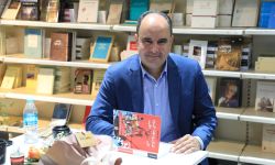 الإعلامي البارز حسين جرادي يوقع كتابه" ترامب من الرئاسة إلى التمرد" بمعرض العراق للكتاب