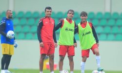 تحت الامطار المنتخب العراقي يجري وحدته التدريبية الصباحية