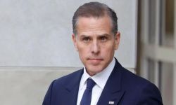 نجل الرئيس الأمريكي يقر بالذنب في اللحظة الأخيرة في قضية الضرائب