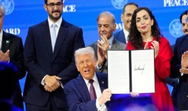 خطوة غير مسبوقة.. دولار جديد يحمل توقيع ترمب يثير جدلاً في أميركا