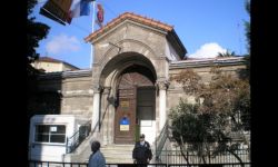 فرنسا تعلق عمل سفارتها في اسطنبول