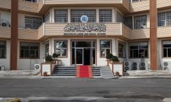 رواتب لسائقي الأجرة والباعة المتجولين.. العمل تفصّل "امتيازات" قانون التقاعد والضمان الاجتماعي للعمال