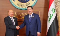 رئيس مجلس الوزراء السيد محمد شياع السوداني يستقبل رئيس وفد الجمهورية اليمنية السيد رشاد محمد علي العليمي المشارك في أعمال القمّة العربية.