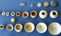 تسليم ٢٣٠ قطعة أثرية إلى مفتشية آثار الديوانية من مواطنين