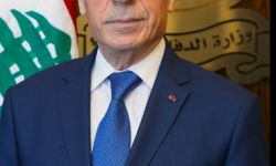 وزير الدفاع اللبناني يتعرض الى محاولة اغتيال في بيروت