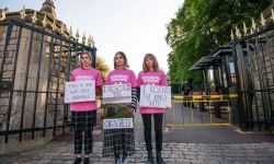 ناشطات يسرقن خرافا من مزرعة ملك بريطانيا