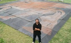 العراقي علي الراوي يدخل "غينيس" بأكبر رسمة من الاسلاك والمسامير