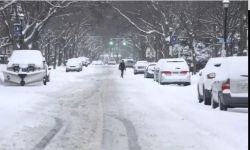 العاصفة الثلجية التي تضرب الولايات المتحدة تسببت بمقتل 25 شخصاً حتى الساعة