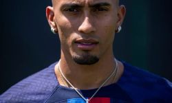 بسبب ميسي .. رافينيا يطرد نفسه من برشلونة