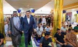 السوداني يشارك المواطنين بتأدية صلاة عيد الأضحى المبارك في مسجد آل الرسول ببغداد