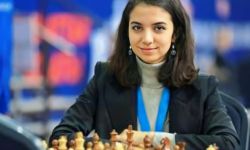 لاعبة شطرنج دون حجاب وإيران تتبرأ