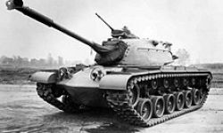 "لم تصب بأذى".. سائقة ثملة تصطدم بدبابة من الحرب العالمية في فرنسا