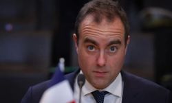 الخارجية الفرنسية تحذر من حرب أهلية قريبة في لبنان