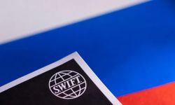 تحركات دبلوماسية: الأمم المتحدة تبحث مع روسيا إمكانية عودتها لنظام "سويفت" العالمي"