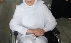 صفية العمري تؤدي مناسك الحج بكرسي متحرك