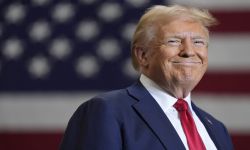 ترامب: عيد فصح سعيد لجميع المجانين