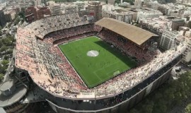 جماهير فالنسيا تُقاطع الدقائق الأولى أمام برشلونة احتجاجاً على إدارة النادي
