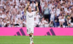 ريال مدريد يختار خليفة مودريتش لارتداء القميص رقم 10