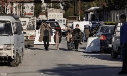 إخراج عشرات العائلات السورية من قاعدة حميميم