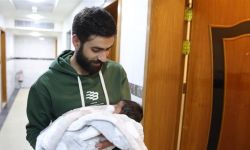 "حسين" رسالة امل بين طيات الألم.. ولادة اول طفل لبناني في كربلاء