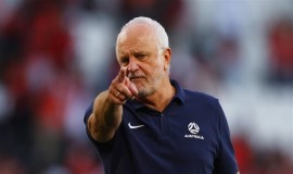 اتحاد الكرة ينفي رحيل مدرب المنتخب الوطني ارنولد: التجديد محتمل