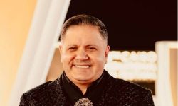 إدوارد يعلن عن تشكيل فرقة غنائية بمشاركة شريف منير