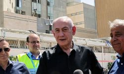 مختصون بلغة الجسد" ملامح نتنياهو وسط دمار تل أبيب، توضح إنكساره وحرجه أمام الرأي العام”