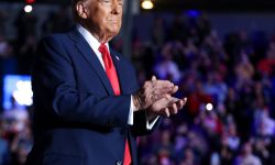 المحكمة العليا الأمريكية تسمح لترامب بترحيل 350 ألف مهاجر فنزويلي