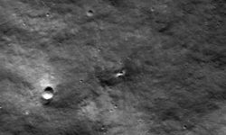 ناسا تنشر صورة لحفرة جديدة على سطح القمر