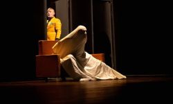 العرض التونسي "البخارة" يفوز بجائزة مهرجان المسرح العربي