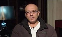 المخرج المصري وائل الصديقي يحرق جواز سفره بعد سحب جنسيته!