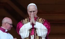 البابا ليو الرابع عشر يعرض استضافة محادثات سلام بين روسيا وأوكرانيا في الفاتيكان