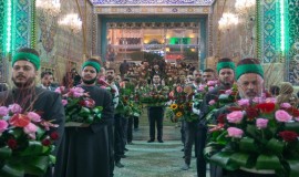 وضع أكاليل الورد وتزيين ضريح الإمام الحسين (ع)تزامناً مع ذكرى ولادة الإمام علي(ع).