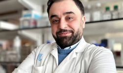 باحث عراقي يحصد جائزة المؤتمر العلمي في السويد