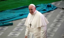 الفاتيكان يعلن مرض البابا "فرنسيس" ويلغي جميع مقابلاته