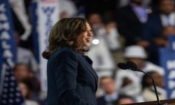 زاخاروفا: طريقة ضحك كامالا هاريس تسبب الكآبة