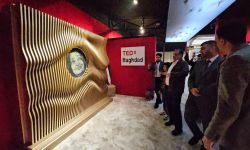 وزير الشباب والرياضة يزور معرضاً شخصيا لسعيد هويدي.. ويمتدح تميّزه العالمي