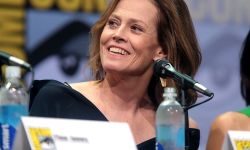 سيغورني ويفر ستنال أسداً ذهبياً فخرياً في مهرجان البندقية السينمائي