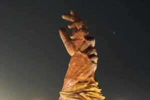 إزاحة الستار عن (نصب الغدير) للنحات احمد البحراني، بمناسبة بعيد الغدير الأغر في النجف الاشرف